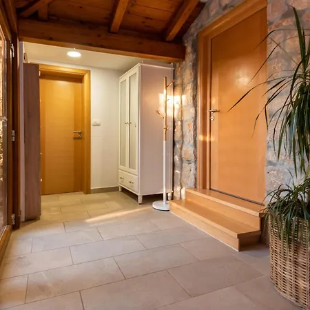 度假居 Family Friendly House With A Swimming Pool Solaris, - 24400 希贝尼克
