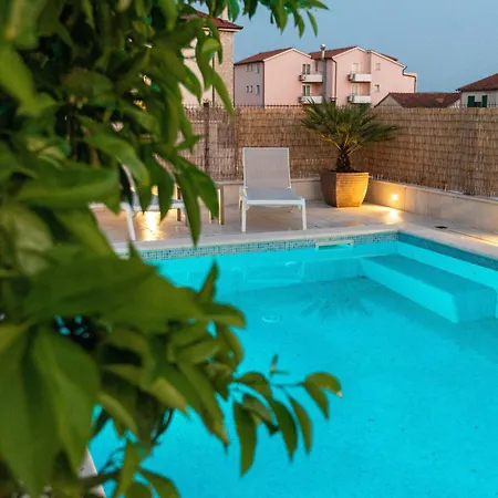 度假居 Family Friendly House With A Swimming Pool Solaris, - 24400 希贝尼克