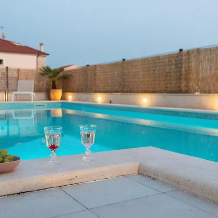 度假居 Family Friendly House With A Swimming Pool Solaris, - 24400 希贝尼克