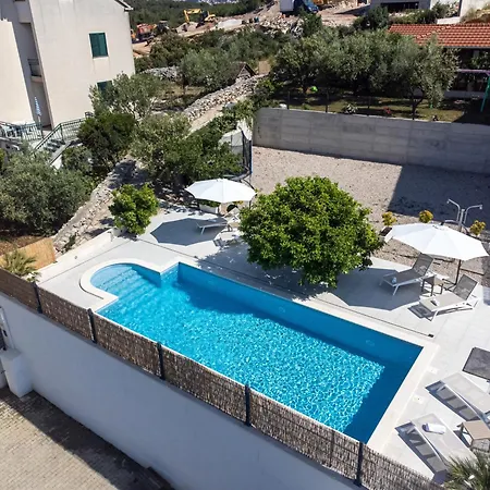 度假居 Family Friendly House With A Swimming Pool Solaris, - 24400 *