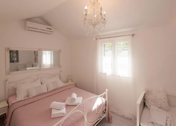 Сasa de vacaciones Family Friendly House With A Swimming Pool Solaris, - 24400