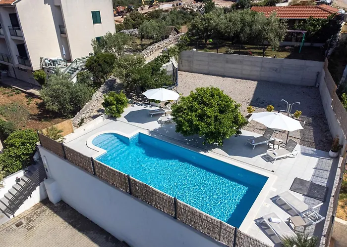 Сasa de vacaciones Family Friendly House With A Swimming Pool Solaris, - 24400 *